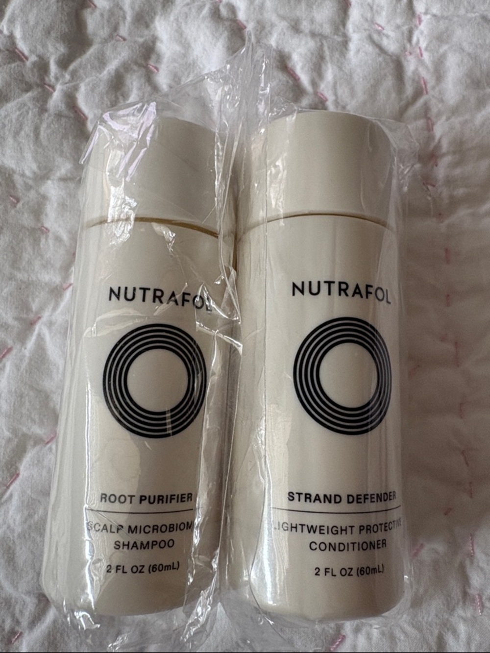 Nutrafol Lightweight Protecting Conditioner & Scalp Purifying Shampoo - Cream - Picture 4 of 5